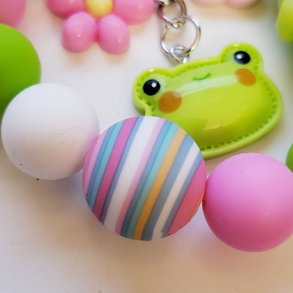 Handmade Silicone Focal Beaded Kawaii Frog Wristlet Keychain 🐸 - Picture 4 of 5